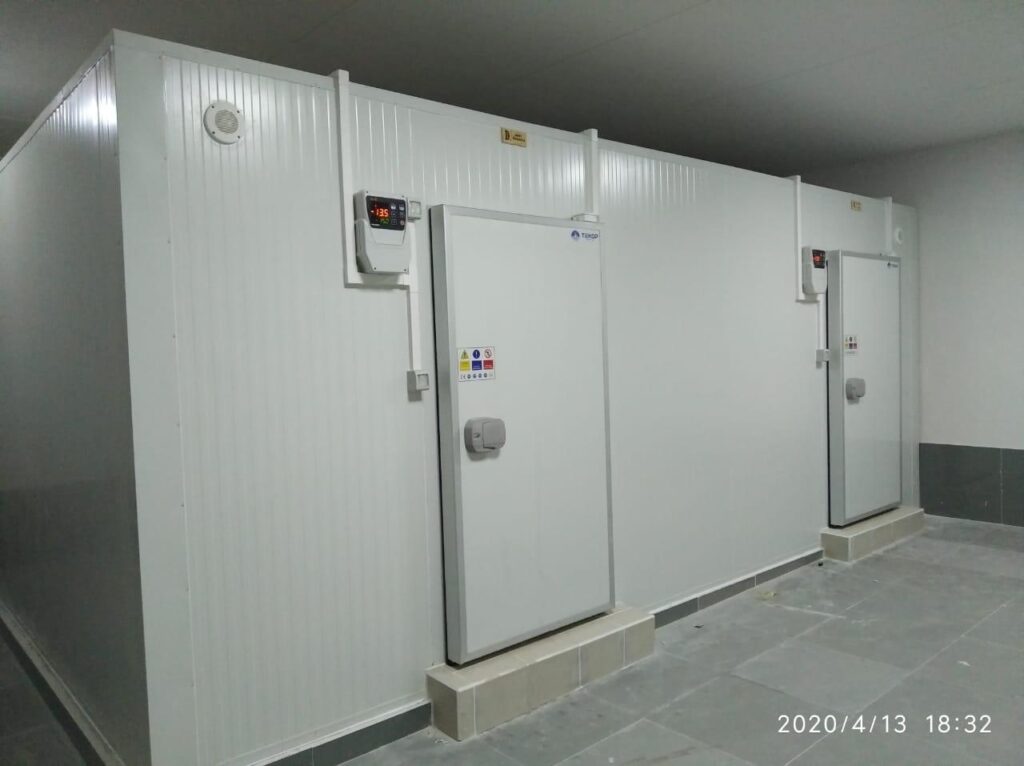 המדריך המקיף והמלא: אספקה, הובלה ולוגיסטיקה של חדרי קירור תעשייתיים