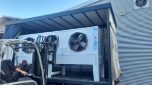 בניית חדרי קירור תעשייתיים: הנדסה, תכנון וביצוע